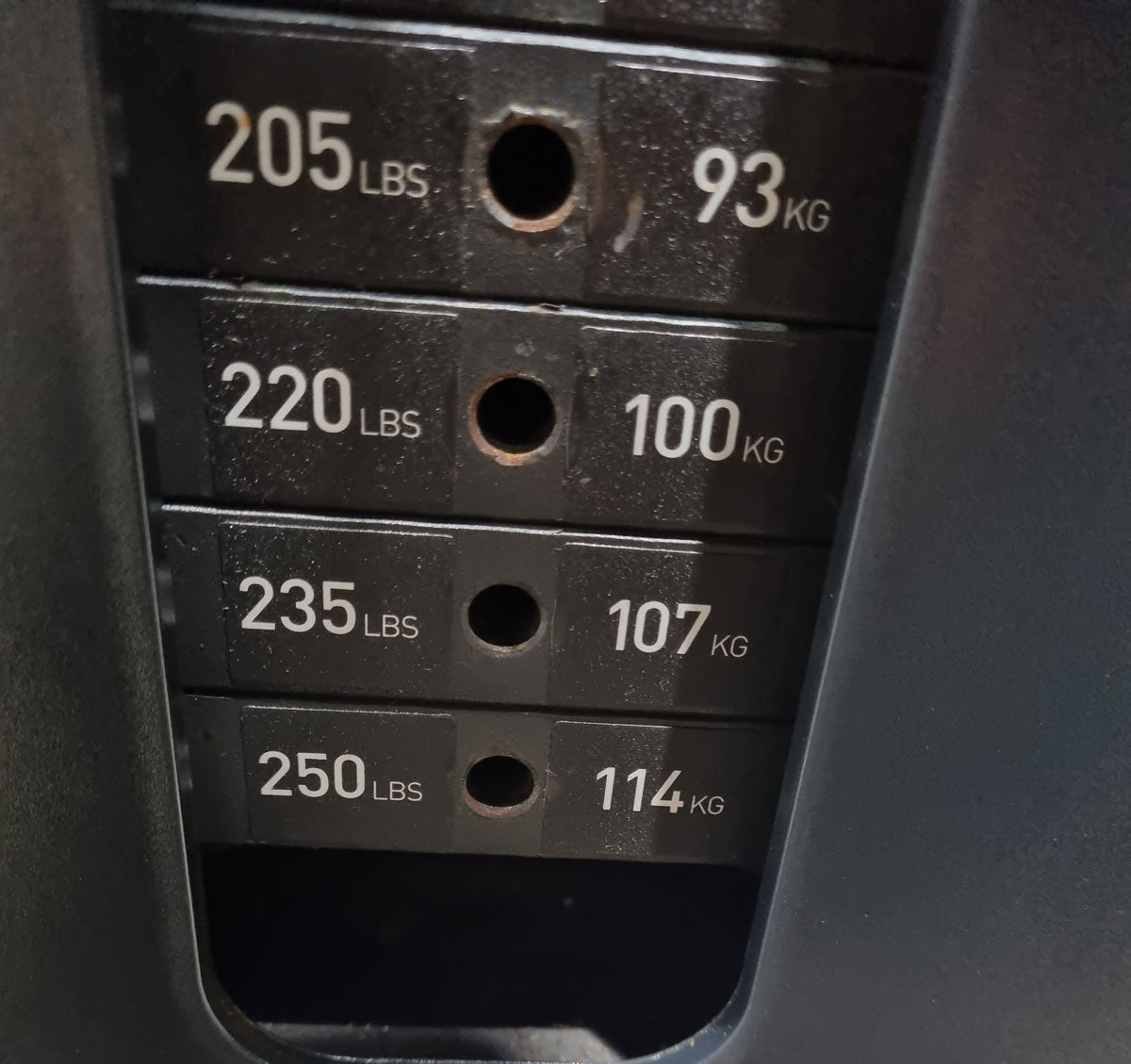 Precor Bankdrückmaschine mit Einstiegshilfe, Brustpresse, Chestpress, Rahmenfarbe Schwarz, Polsterfarbe Grau, gebraucht - überholter Zustand
