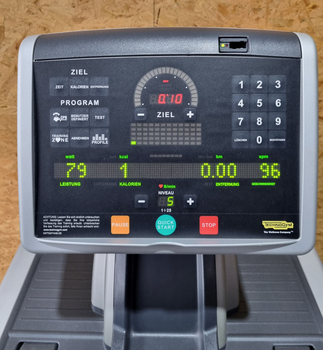 Technogym Vario Crosstrainer Excite+ Line, LED Konsole, variable Schrittlänge Ellipsentrainer, gebraucht - überholter Zustand