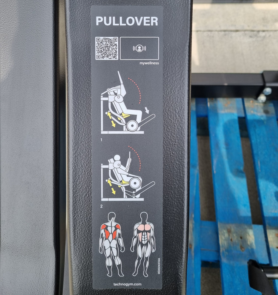 Technogym Pure Pullover, Pull-up machine Plate loaded, Pure Strength Series disc holder, frame color black, used - refurbished condition
