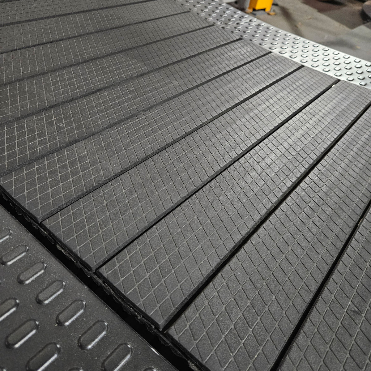 Curved Slat Treadmill - similar to Assault Runner or Woodway, Color Black, used - tested condition