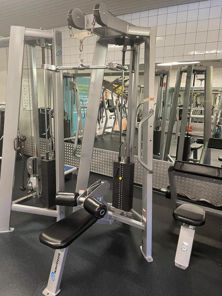 Nautilus Nitro EVO und Plus Serie - Kraftgeräte Set - 23 Fitnessgeräte und 3 Bänke im Set - gebraucht - TOP Zustand