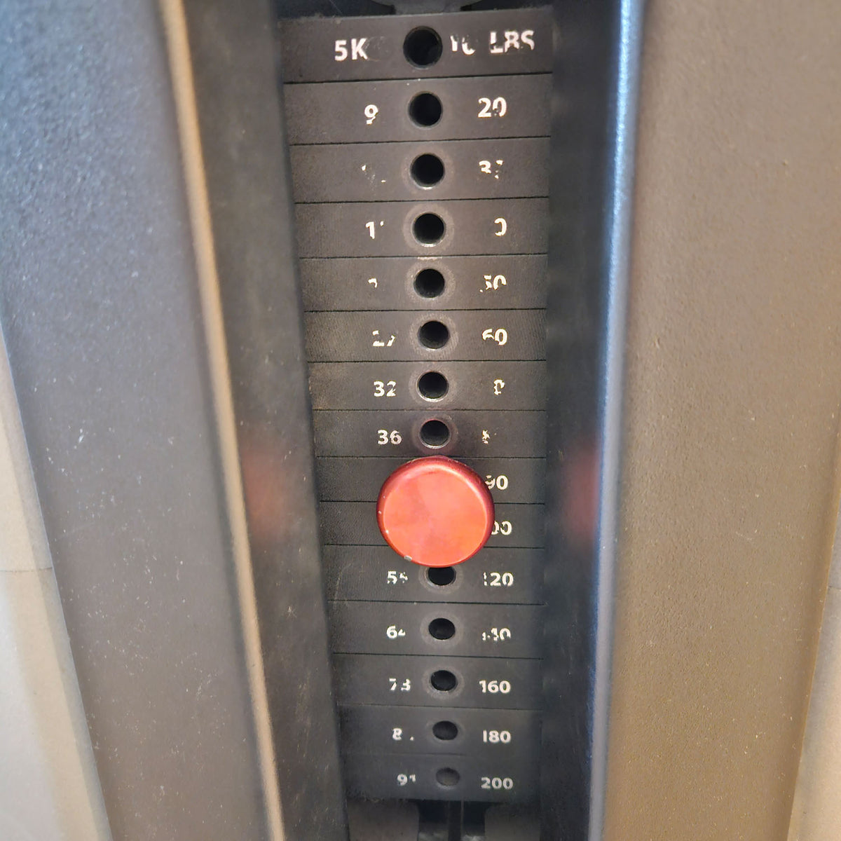 Freemotion Lat G620 - Latzug am Kabel, Lat Pulldown, Rücken Krafttrainingsgerät aus der Genesis Serie, Rahmenfarbe Silber, gebraucht - überholter Zustand