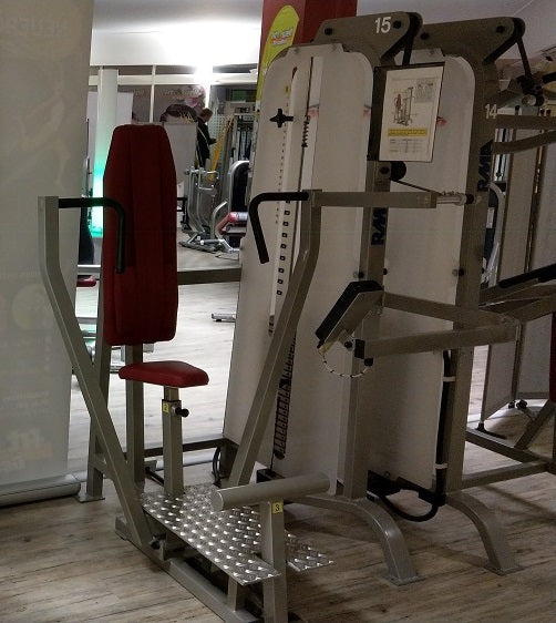 RMA Bankdrückmaschine, Brustpresse, Chestpress mit Einstiegshilfe, Silber, gebraucht - überholter Zustand