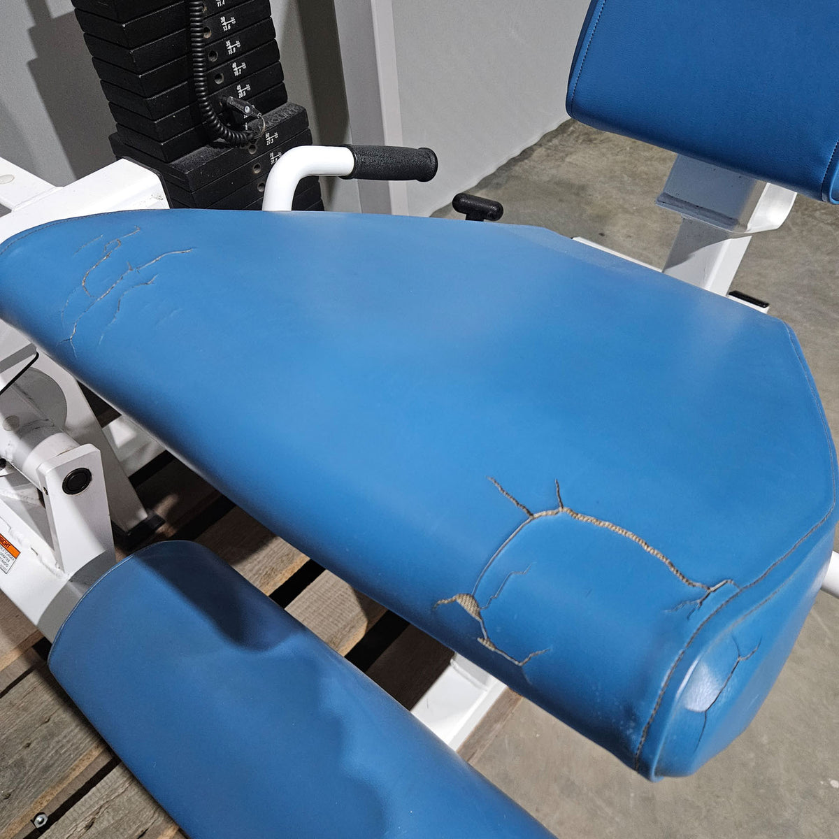 Paramount Leg Extension Model PL 2000 - Leg extension, knee extension, Made in USA, color white, used - tested condition