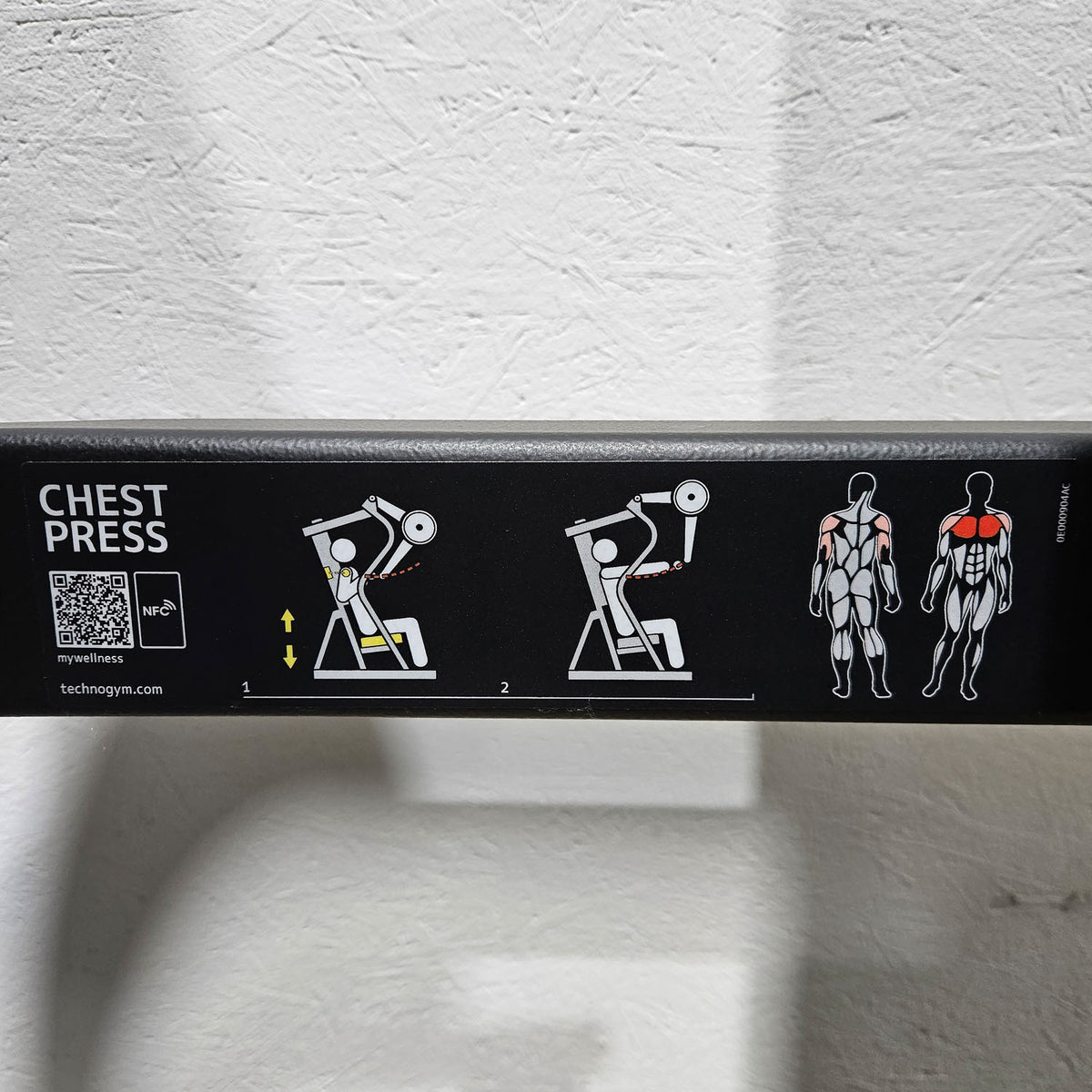 TechnoGym Pure Strength Chest Press, bench press machine plate loaded, chest press, color black, used - refurbished condition