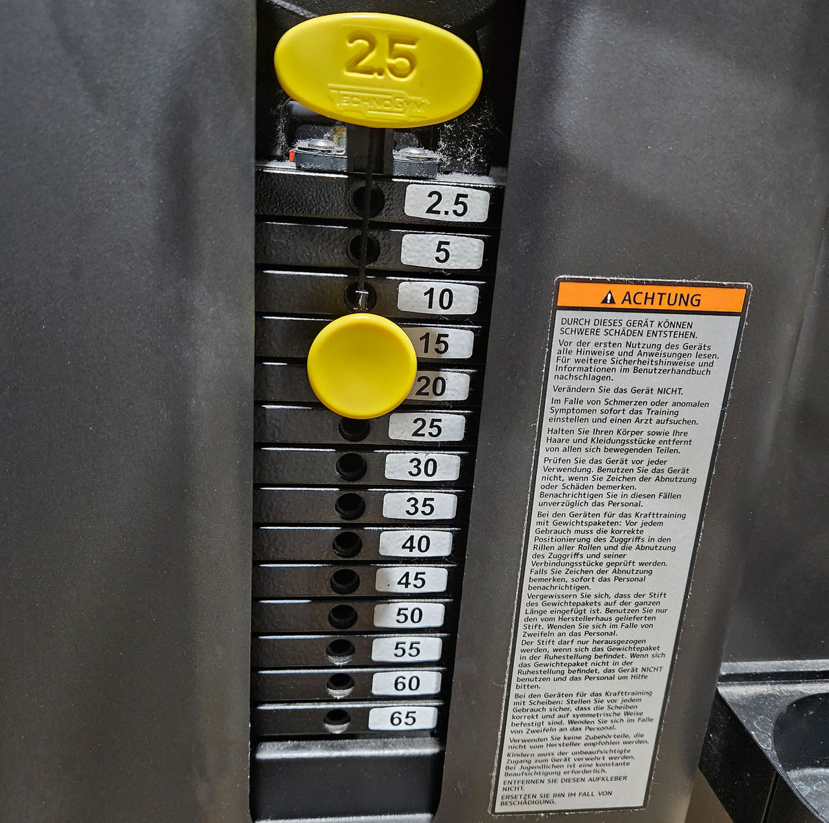Technogym Selection Pro Upper Back, Rudern mit Bruststütze, Row, Farbe Schwarz, gebraucht, überholter Zustand