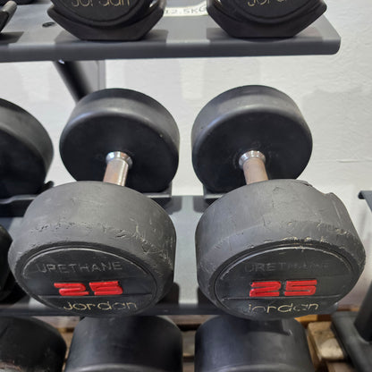 Jordan Kurzhantelsatz aus Urethane 2,5 bis 40kg in 2,5kg Stufen ( 16 Paare ) Material ähnlich Gummi bzw PU Polyurethane, INKLUSIVE Precor Kurzhantelablage, gebraucht - mit Gebrauchsspuren