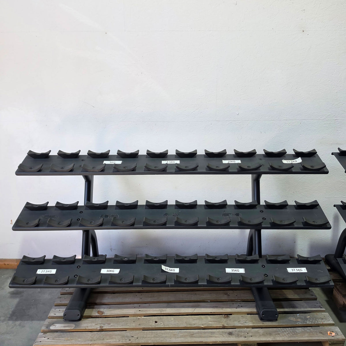 Ziva Kurzhantelsatz aus Urethane 4 bis 30kg in 2kg Stufen ( 14 Paare ) Material ähnlich Gummi bzw PU Polyurethane, INKLUSIVE Precor Kurzhantelablage, gebraucht - mit Gebrauchsspuren