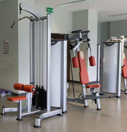 BH Fitness Gerätepark, Strength Line, 3 Jahre alt, gebraucht, Rahmen silber, Polster Orange/Braun