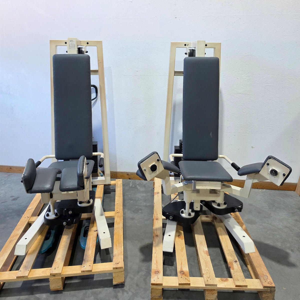 Gym80 - 2-piece set = Abductor and Adductor Machine, Oldschool Edition or Classic Line, Hip Abduction and Hip Adduction Set, Frame color White, used with signs of wear