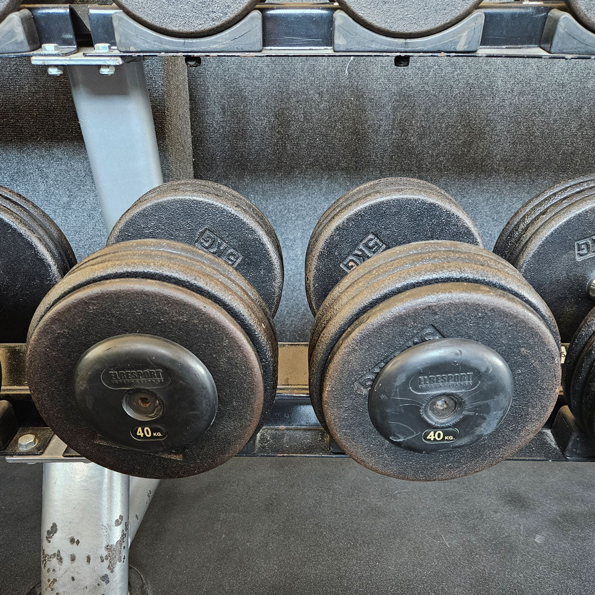 ElbeSport cast iron dumbbell set from 2.5 to 60 kg in 2.5 kg increments (24 pairs) Oldschool, INCLUDING dumbbell racks, used - with signs of wear