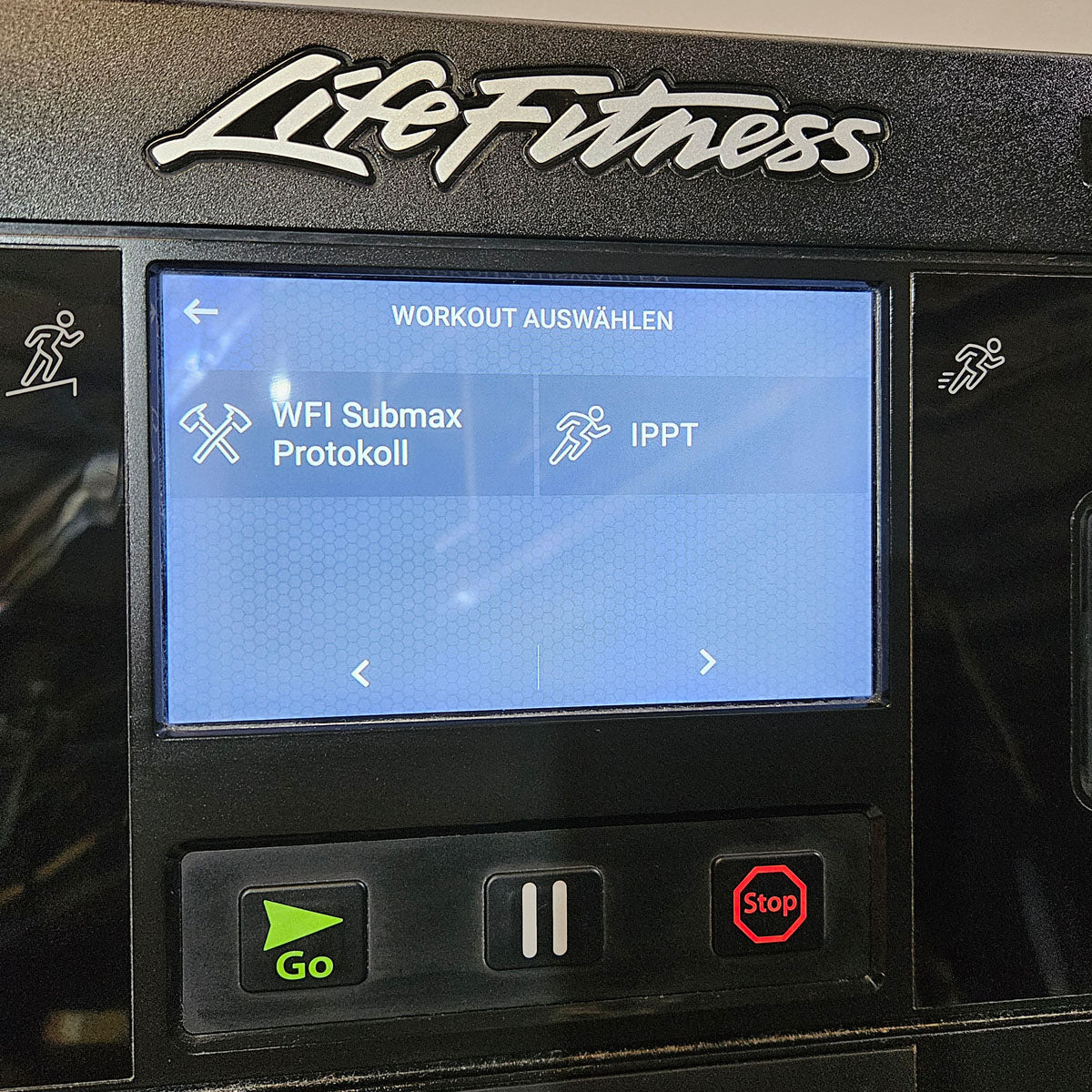 Cardio equipment set 8 pieces from Life Fitness, Integrity X, new models, 2 treadmills, 2 cross trainers, 2 ergometers and 2 recumbents etc., used - refurbished condition