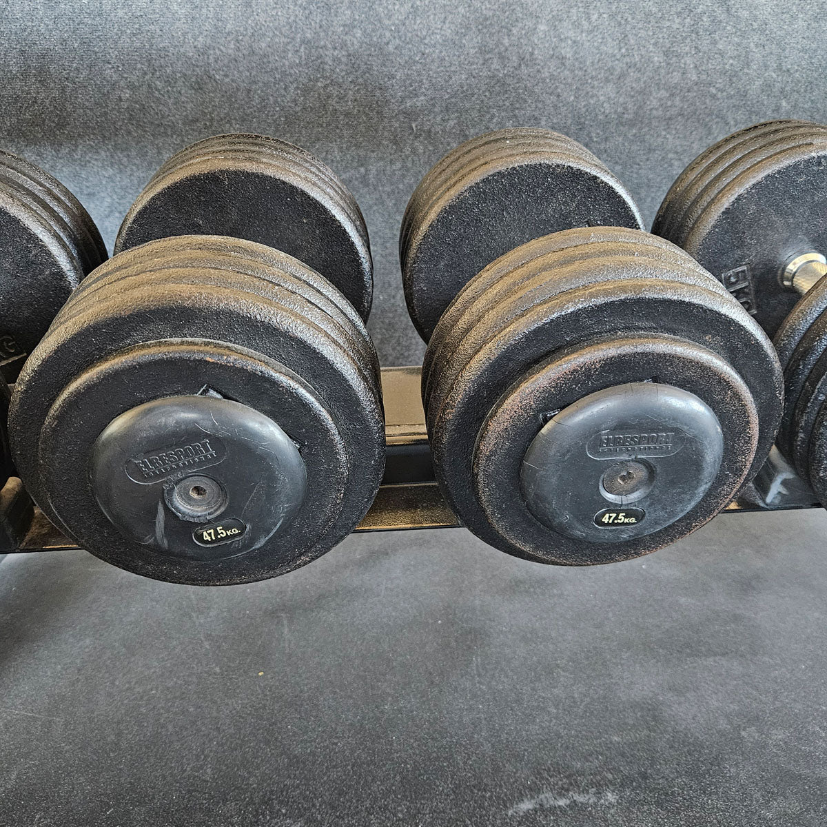 ElbeSport cast iron dumbbell set from 2.5 to 60 kg in 2.5 kg increments (24 pairs) Oldschool, INCLUDING dumbbell racks, used - with signs of wear