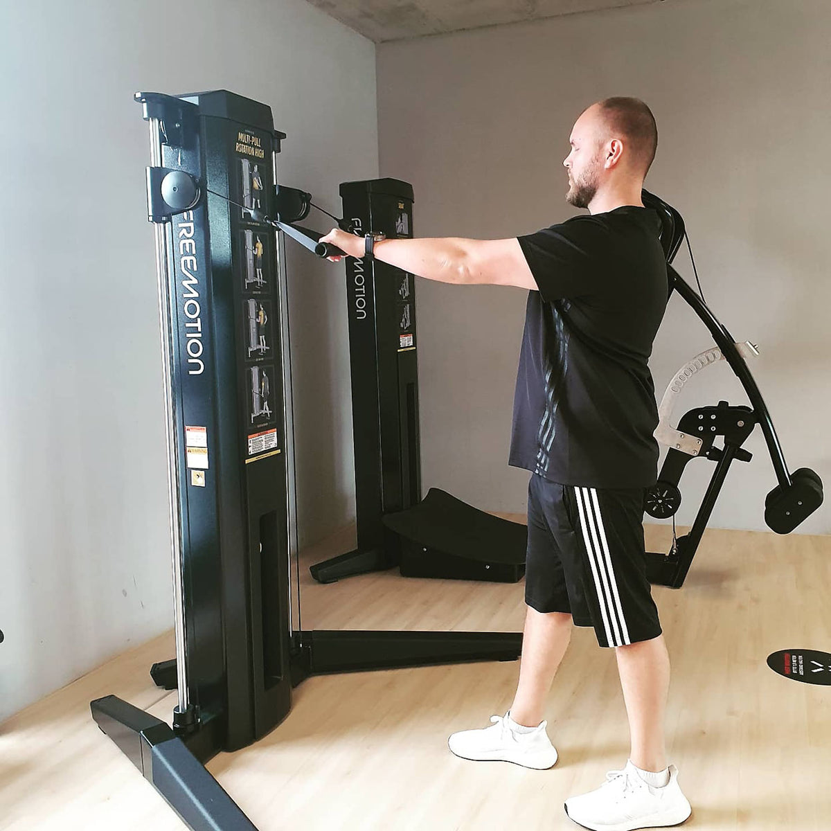 Freemotion Genesis Kraftgeräte Set, 10 Bilaterale Kabelzug Fitnessgeräte, Baujahr 2019 und 2020 - auch als Zirkel nutzbar, Made in USA - gebraucht - Neuwertiger Zustand
