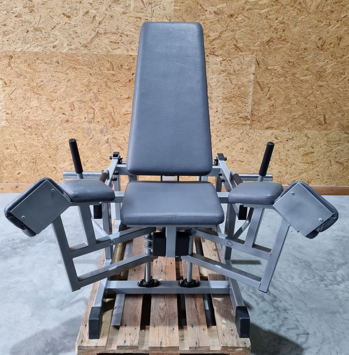Plate loaded Set, 11 Kraftgeräte, Hammer Strength Nachbau, gebraucht - geprüfter Zustand
