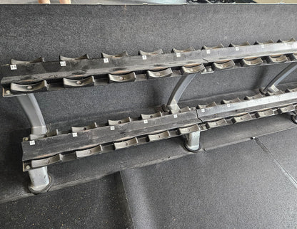 ElbeSport Kurzhantelsatz aus Guss von 2,5 bis 50kg in 2,5kg Stufen ( 20 Paare ) Oldschool, INKLUSIVE Kurzhantelablagen, gebraucht - mit Gebrauchsspuren