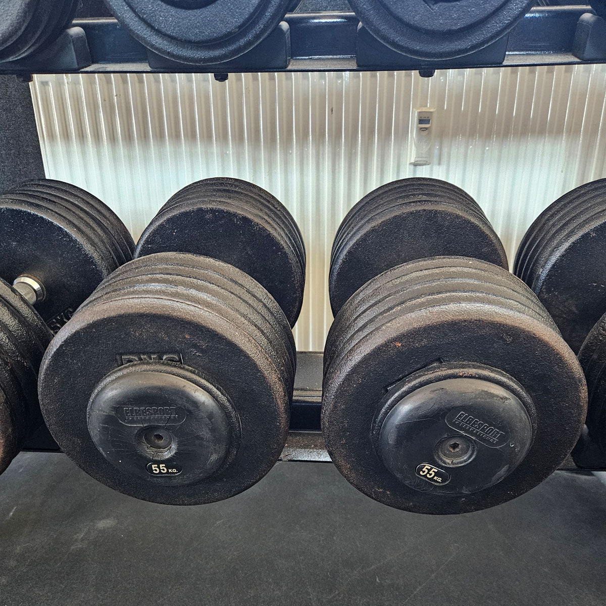 ElbeSport cast iron dumbbell set from 2.5 to 60 kg in 2.5 kg increments (24 pairs) Oldschool, INCLUDING dumbbell racks, used - with signs of wear