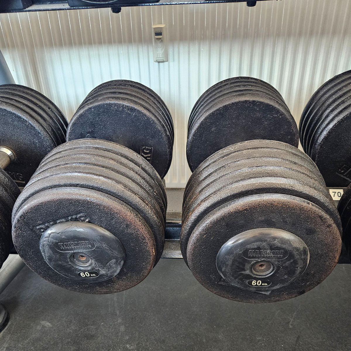 ElbeSport cast iron dumbbell set from 2.5 to 60 kg in 2.5 kg increments (24 pairs) Oldschool, INCLUDING dumbbell racks, used - with signs of wear