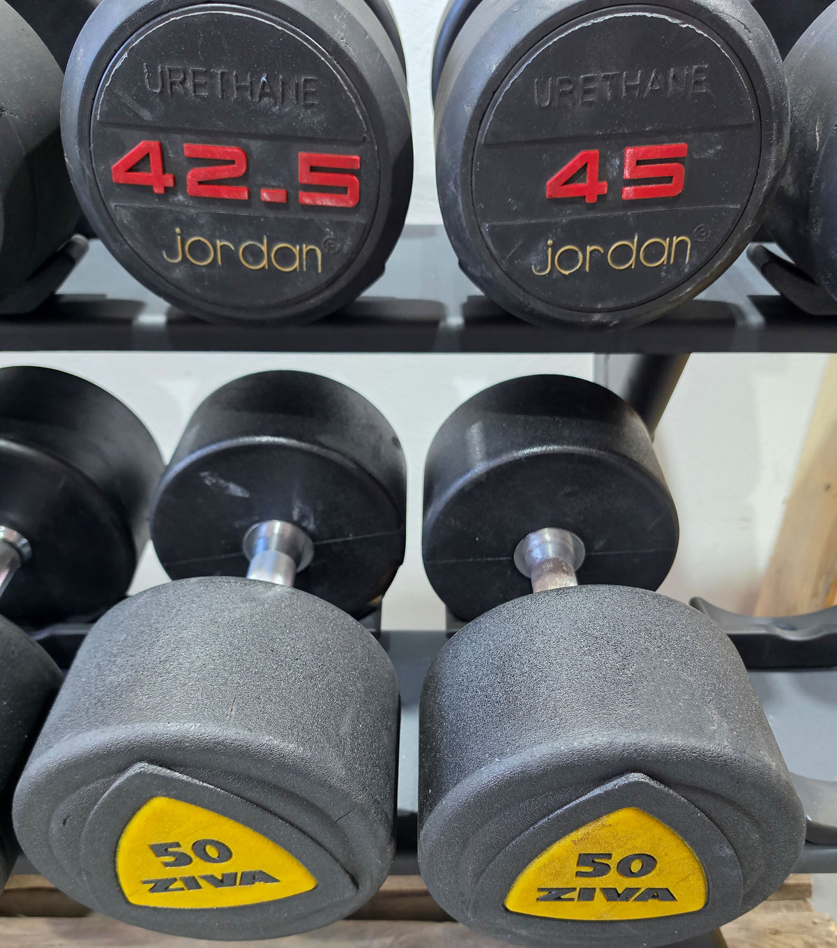Jordan und Ziva 4 Paare Kurzhanteln aus Urethane 42,5 bis 50kg in 2,5kg Stufen - Material ähnlich Gummi bzw Polyurethane, gebraucht - mit Gebrauchsspuren