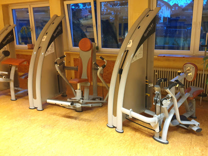 SportsArt strength training equipment - 20 strength training machines in a set, Status Series, used, refurbished