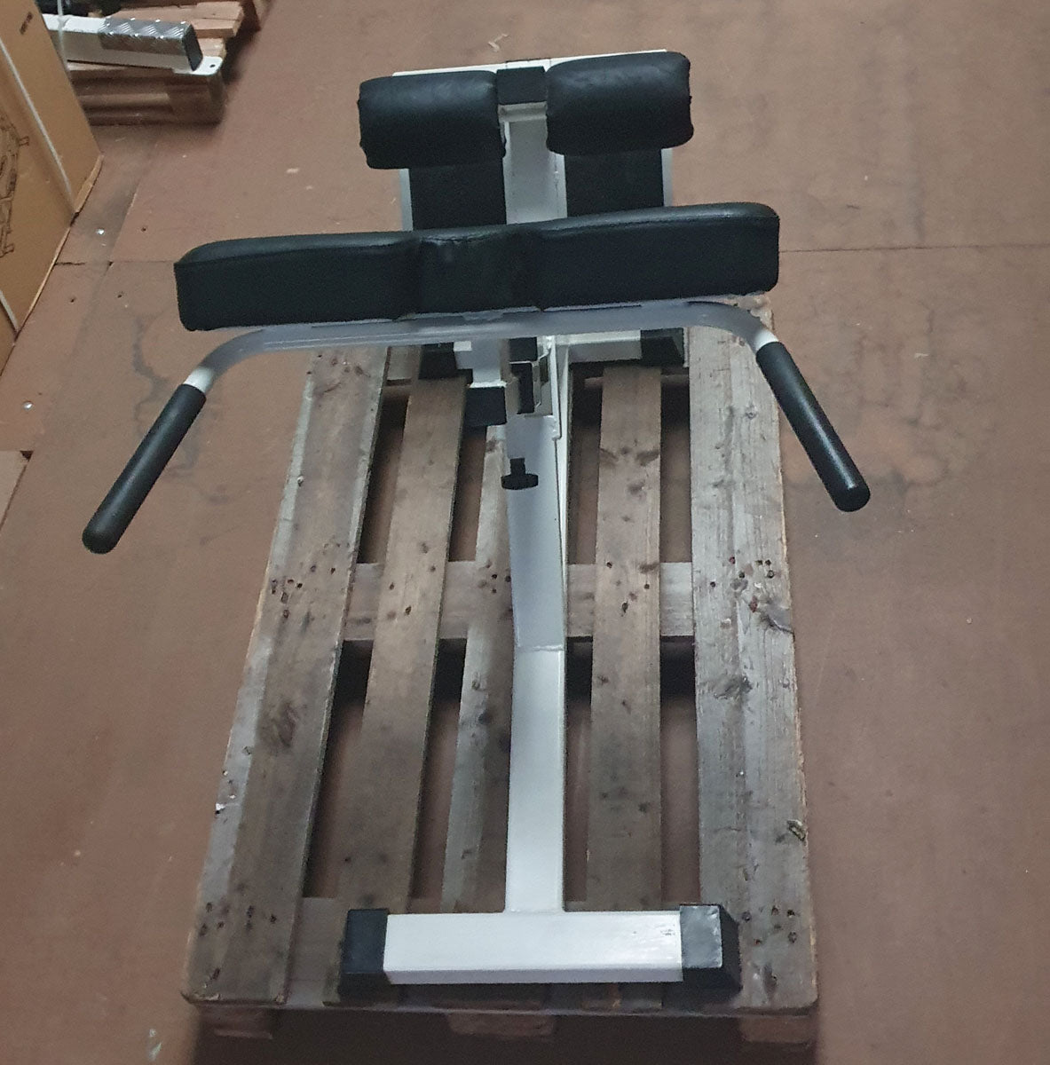 Back extension bench, hyperextension 45 degrees, frame white, upholstery black, used - refurbished condition