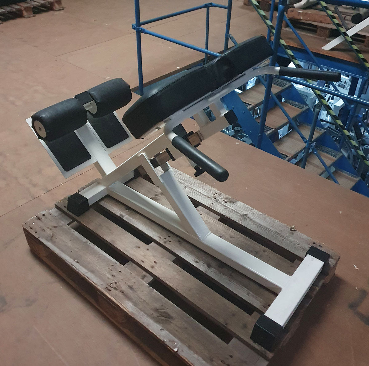 Back extension bench, hyperextension 45 degrees, frame white, upholstery black, used - refurbished condition