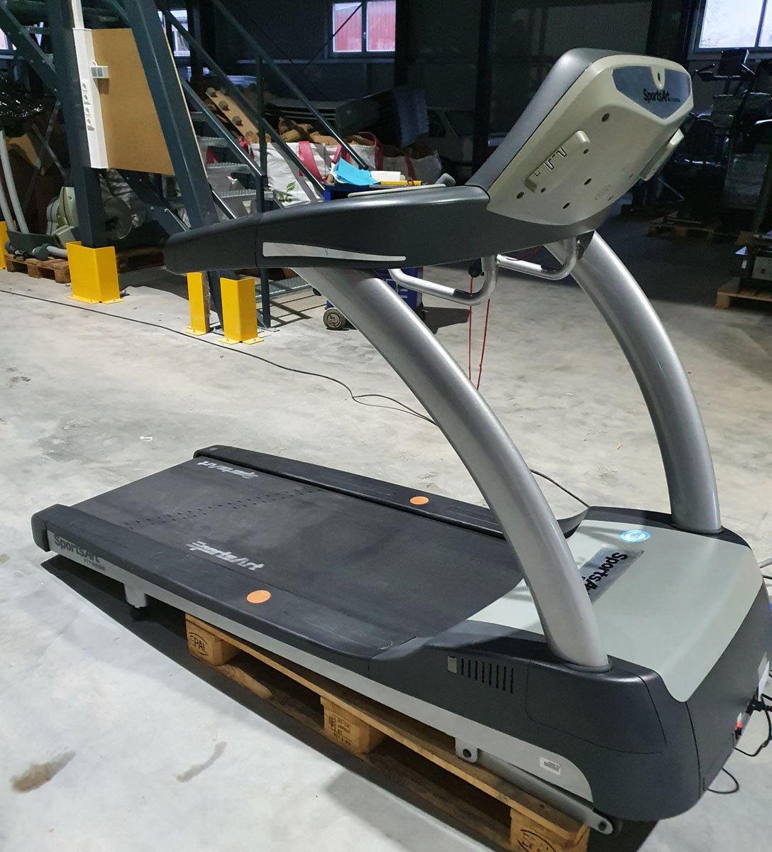 SportsArt Laufband, T652 Commercial Treadmill, Rahmen Silber-Schwarz, gebraucht - überholter Zustand