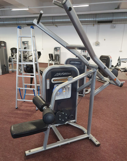 Life Fitness Circuit Series equipment circuit, 10 strength training machines in a set, used - refurbished condition