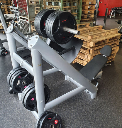 Gym80 Leg Press, 45 Grad Beinpresse, Plate loaded, Sygnum Series, Rahmenfarbe Silber, Polsterfarbe Schwarz, gebrauchter - überholter Zustand