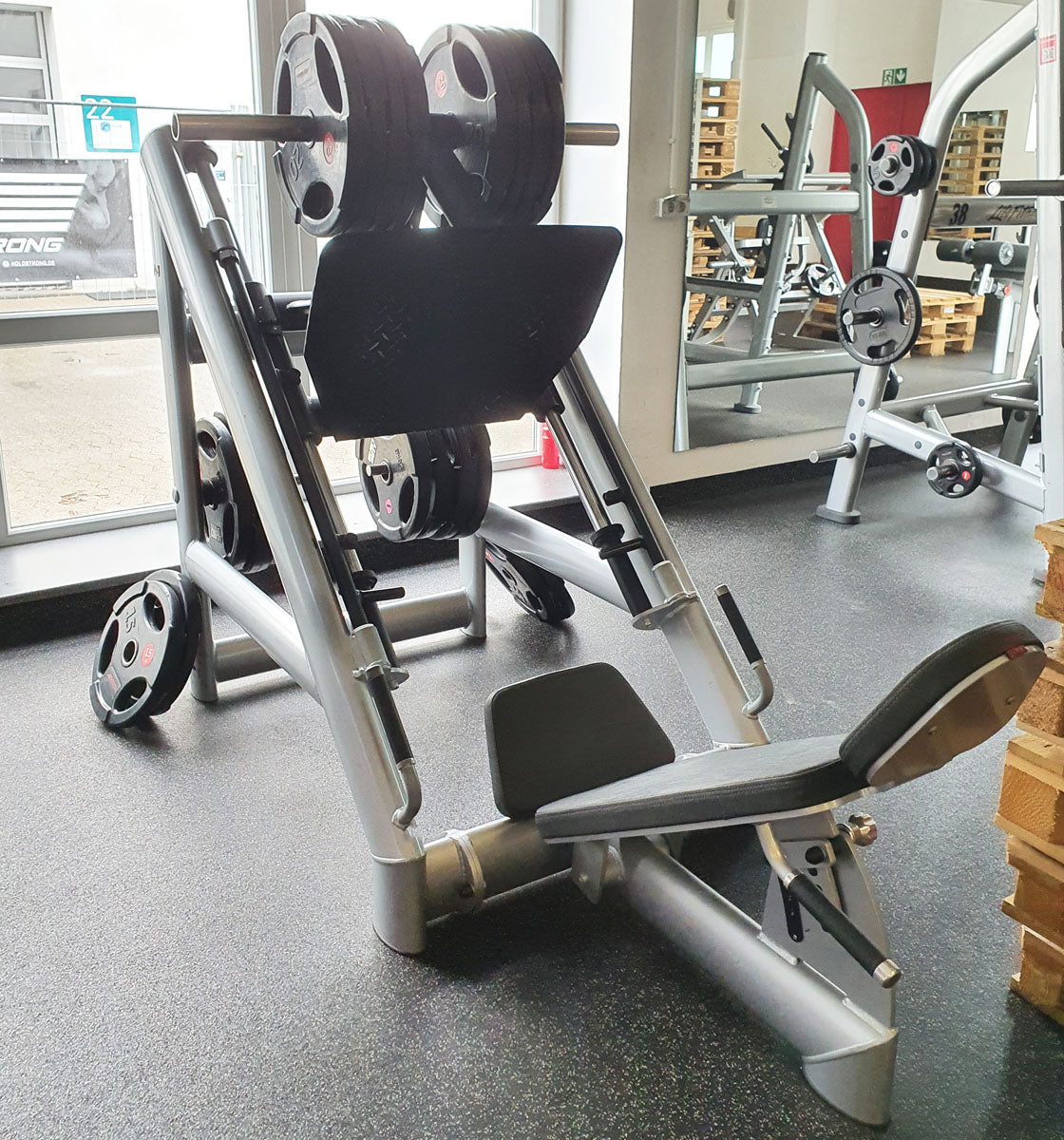 Gym80 Leg Press, 45 Grad Beinpresse, Plate loaded, Sygnum Series, Rahmenfarbe Silber, Polsterfarbe Schwarz, gebrauchter - überholter Zustand