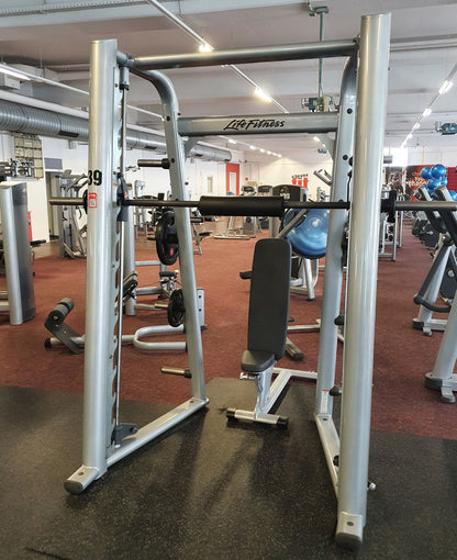 Life Fitness Multipresse, Smith Machine SSM, Signature Serie, Rahmenfarbe Silber, gebrauchter - überholter Zustand