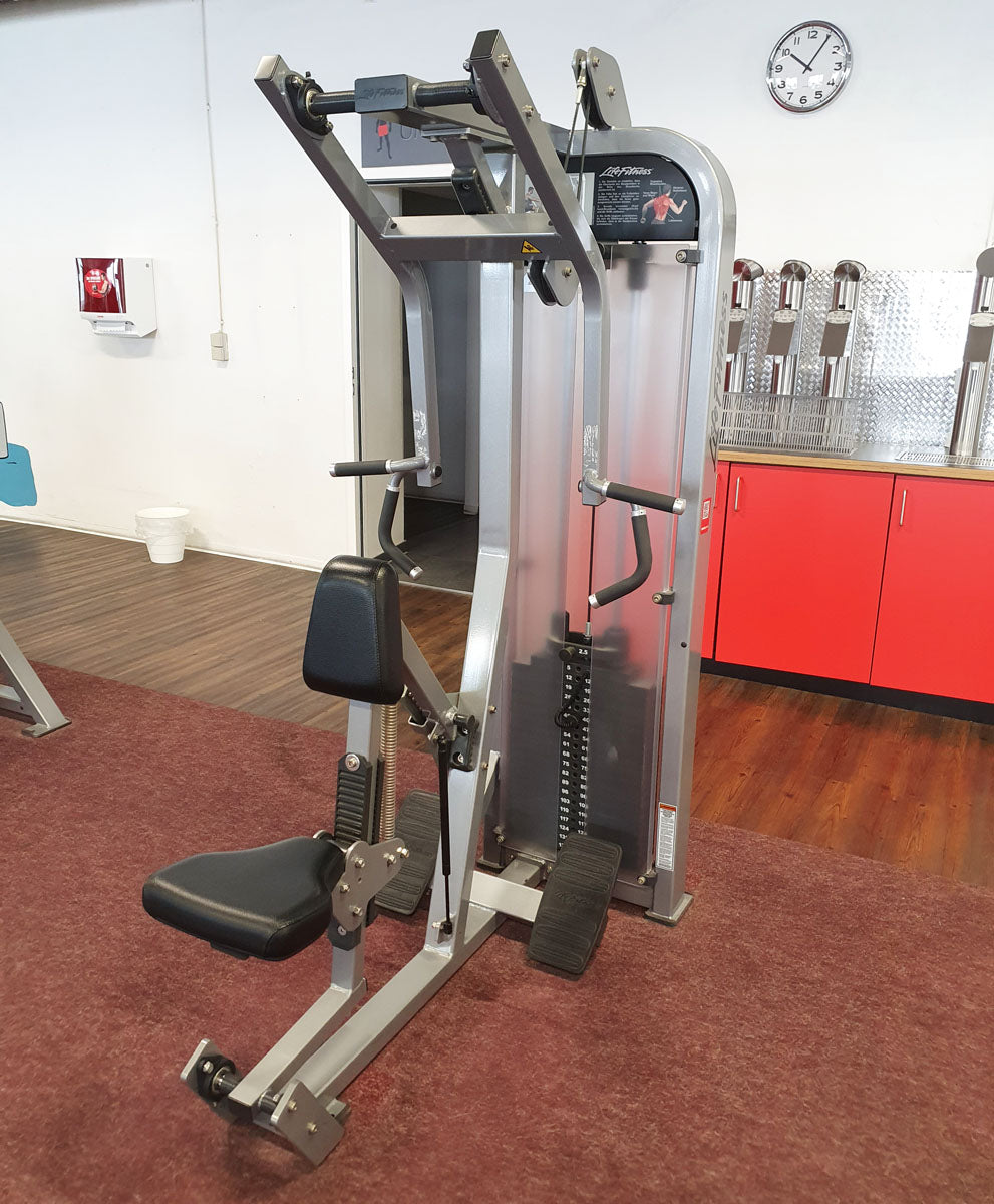 Life Fitness Pro2 and Hammer Strength - 15 strength training machines in a set, silver frame, used - refurbished condition