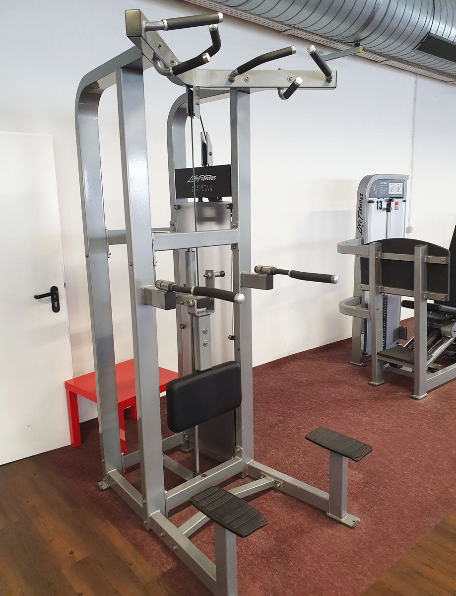 Life Fitness Pro2 and Hammer Strength - 15 strength training machines in a set, silver frame, used - refurbished condition