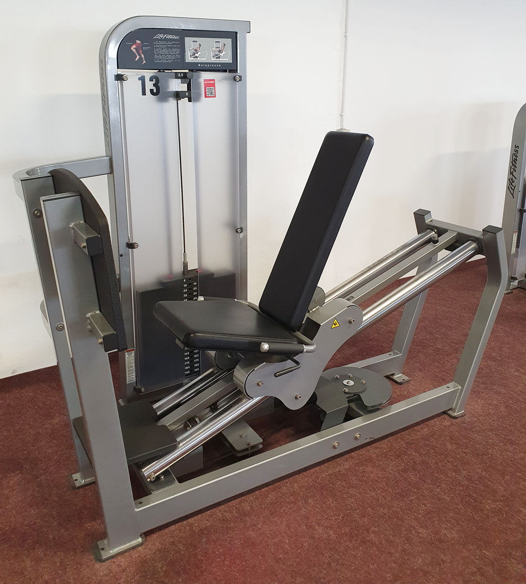 Life Fitness Pro2 and Hammer Strength - 15 strength training machines in a set, silver frame, used - refurbished condition