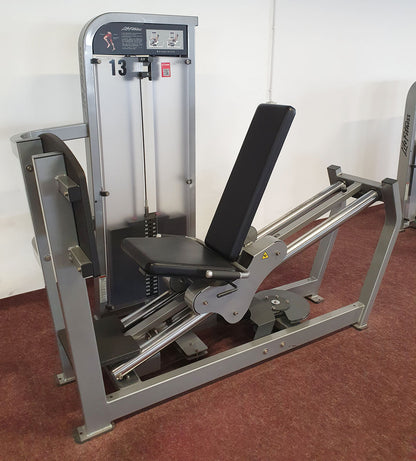 Life Fitness Pro2 and Hammer Strength - 15 strength training machines in a set, silver frame, used - refurbished condition