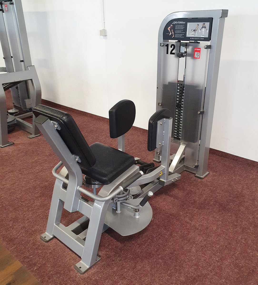 Life Fitness Pro2 and Hammer Strength - 15 strength training machines in a set, silver frame, used - refurbished condition