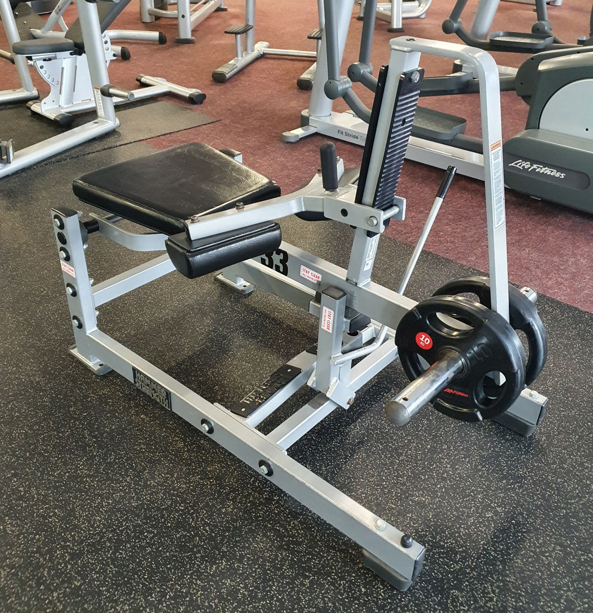 Hammer Strength Wadenmaschine Plate loaded, Seated Calf Raise, Rahmenfarbe Silber, Polsterfarbe Schwarz, gebrauchter - überholter Zustand