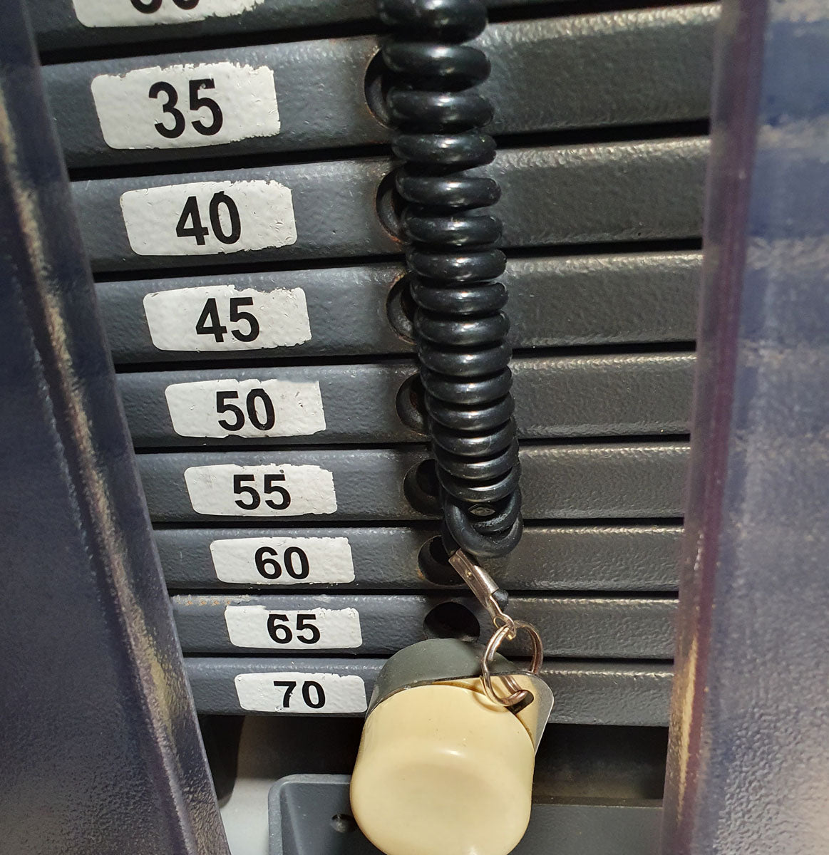 TechnoGym Abduktorenmaschine, Hip Abductor, Selection Line - Neues Modell mit Plastikverkleidung, Polster Braun, gebraucht - überholter Zustand