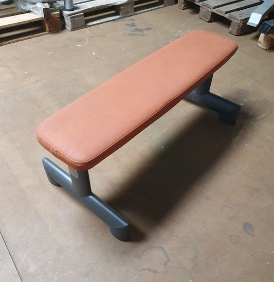 Gym80 Flachbank 4005 Basic, Sygnum Serie, Rahmen Anthrazit, Polster Orange, gebraucht - überholter Zustand