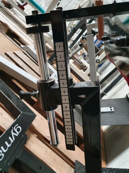 Gym80 Rückenstreckerbank, 45 Grad, Hyperextension, Rahmen Schwarz, Polster Rot, gebraucht - überholter Zustand