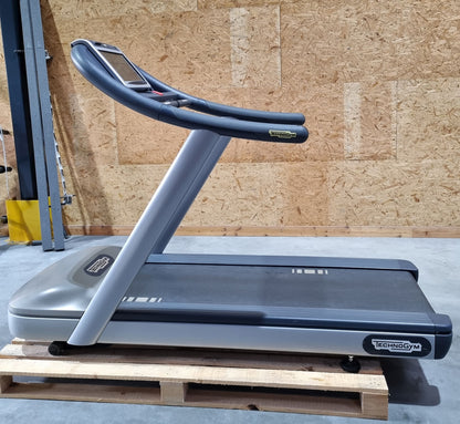 TechnoGym Laufband Excite Line Jog Now 700, Unity Display mit Internet, Youtube, gebraucht - überholter Zustand