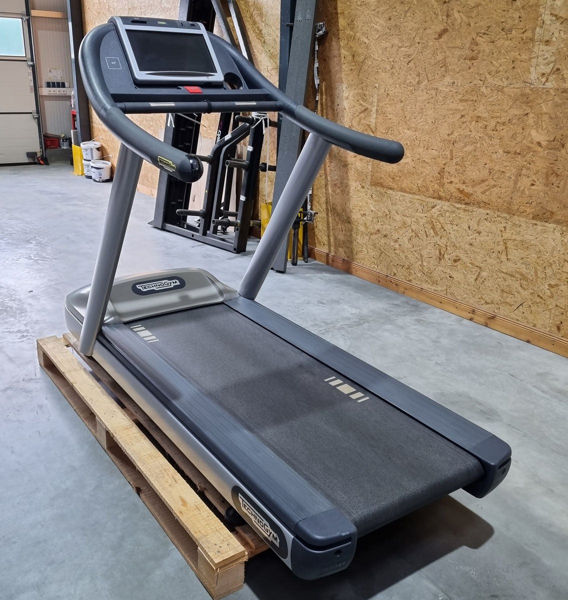 TechnoGym Laufband Excite Line Jog Now 700, Unity Display mit Internet, Youtube, gebraucht - überholter Zustand