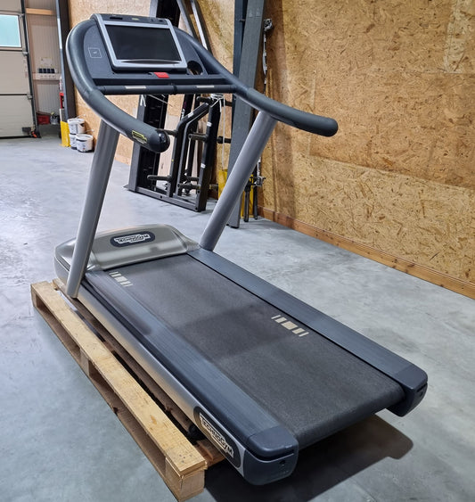 TechnoGym Laufband Excite Line Jog Now 700, Unity Display mit Internet, Youtube, gebraucht - überholter Zustand