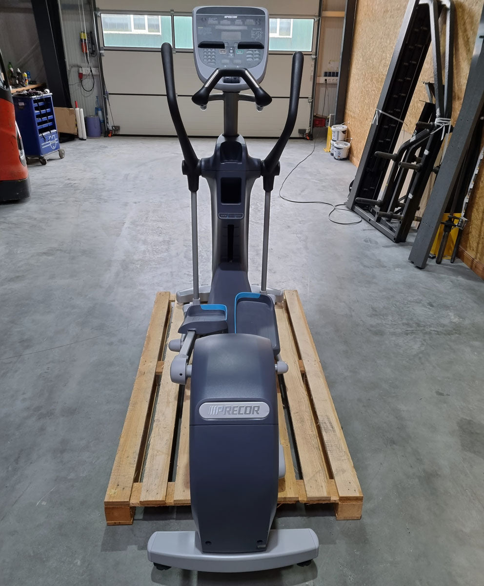 Precor 6 cardio machines in a set, only 3 years old, new models, treadmill, AMT, cross trainer EFX, ergometer, recumbent etc., used - refurbished condition