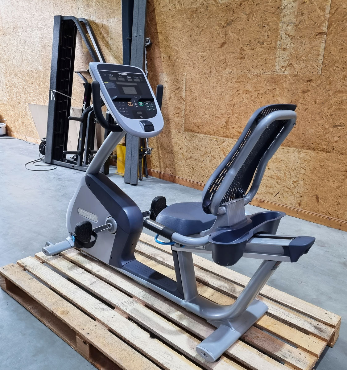 Precor 6 cardio machines in a set, only 3 years old, new models, treadmill, AMT, cross trainer EFX, ergometer, recumbent etc., used - refurbished condition