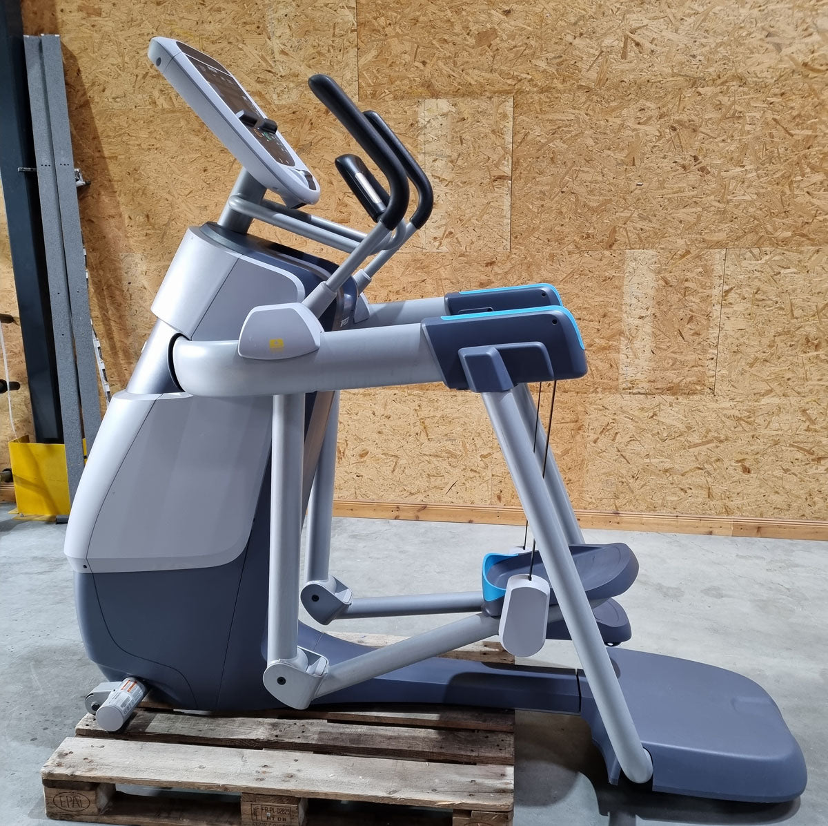 Precor 6 cardio machines in a set, only 3 years old, new models, treadmill, AMT, cross trainer EFX, ergometer, recumbent etc., used - refurbished condition