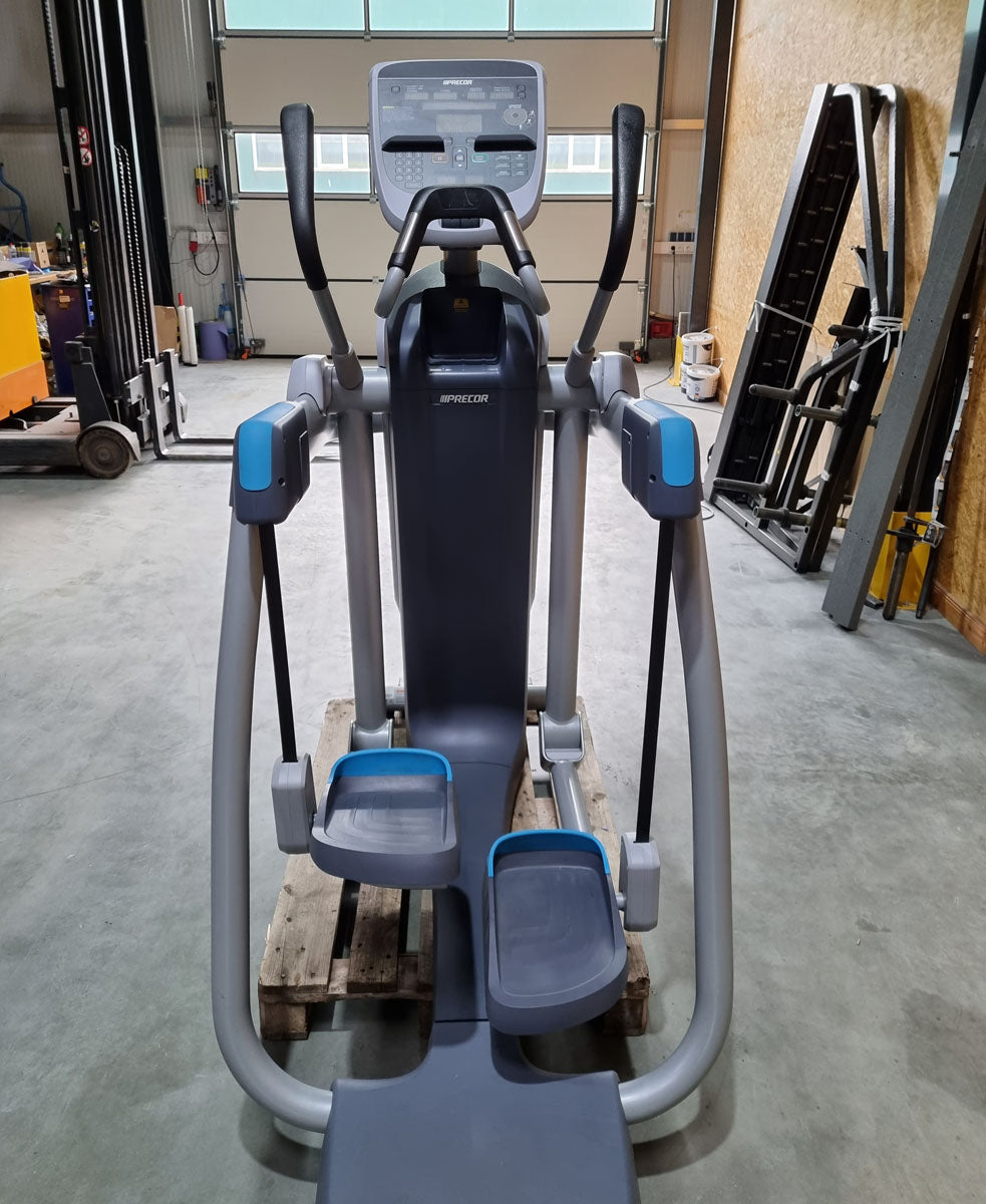 Precor 6 cardio machines in a set, only 3 years old, new models, treadmill, AMT, cross trainer EFX, ergometer, recumbent etc., used - refurbished condition