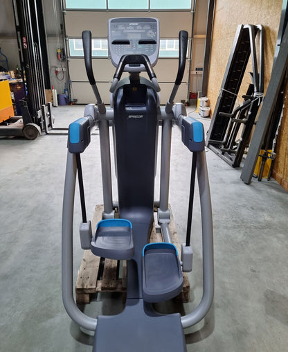 Precor 6 cardio machines in a set, only 3 years old, new models, treadmill, AMT, cross trainer EFX, ergometer, recumbent etc., used - refurbished condition