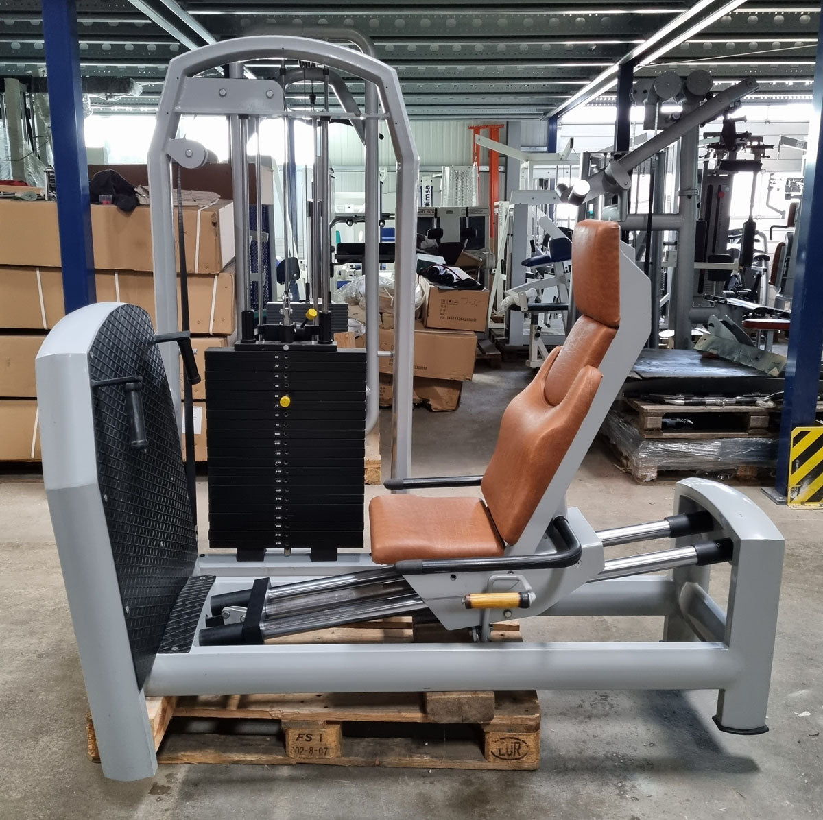 Jimsa Beinpresse sitzend, Leg Press, 220kg, Rahmenfarbe Silber, Polsterfarbe Braun, gebraucht - überholter Zustand
