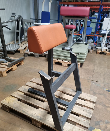 Gym80 Scottcurl Bank stehend, Bizeps Trainingsbank, Oldschool, Rahmenfarbe Schwarz, Polsterfarbe Orange, gebraucht